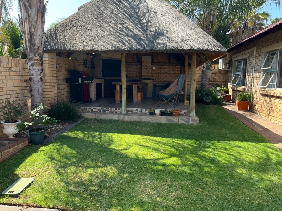 To Let 3 Bedroom Property for Rent in Langenhovenpark Free State
